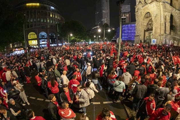 Las celebraciones de los fanáticos turcos provocaron más disturbios en Alemania.